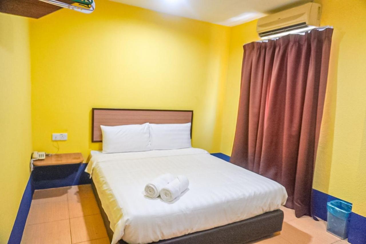 Hotel Zamburger Airport Kota Bharu Kültér fotó