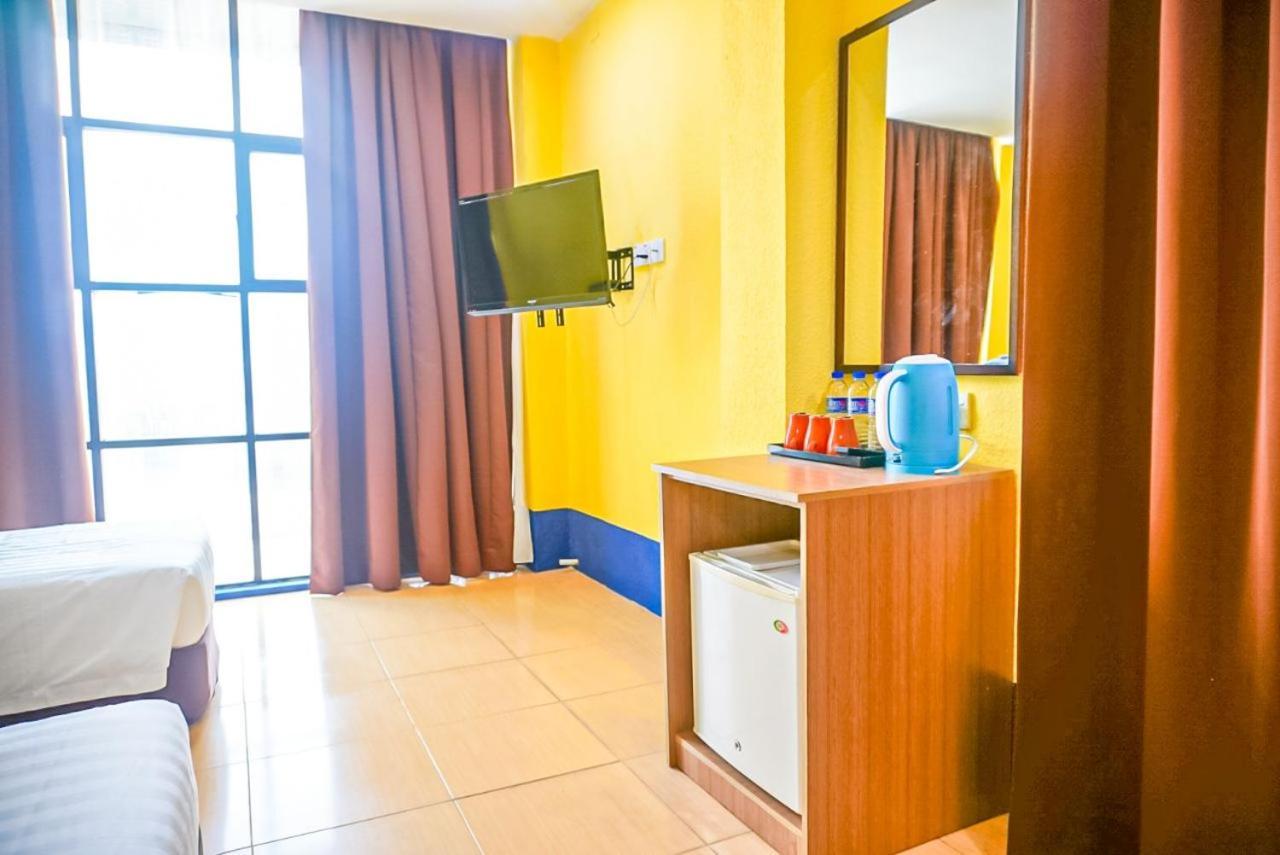 Hotel Zamburger Airport Kota Bharu Kültér fotó