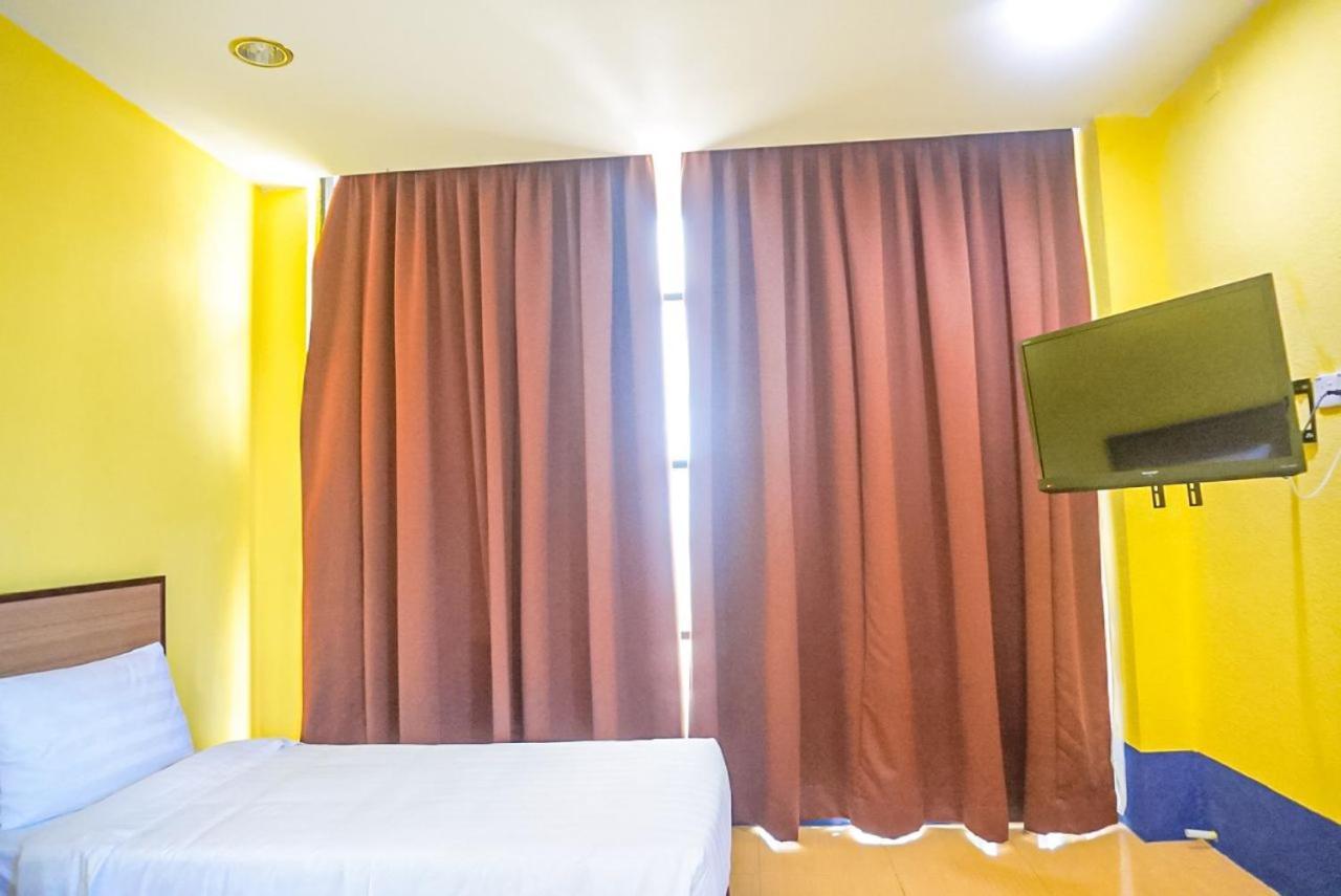 Hotel Zamburger Airport Kota Bharu Kültér fotó