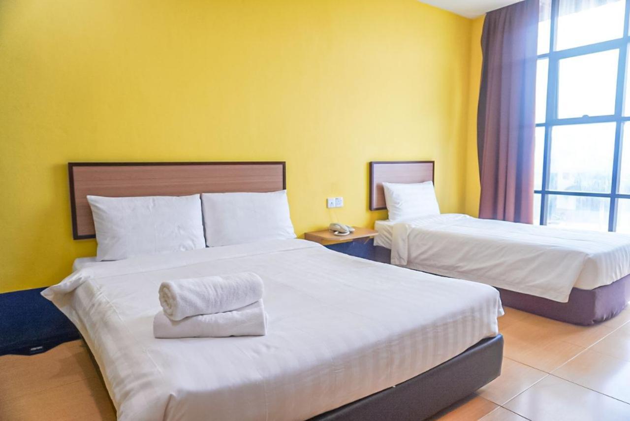 Hotel Zamburger Airport Kota Bharu Kültér fotó