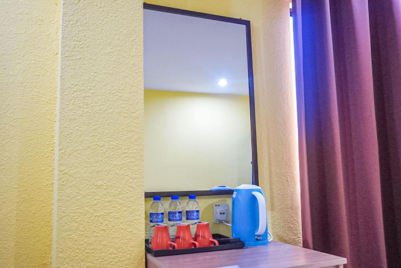 Hotel Zamburger Airport Kota Bharu Kültér fotó