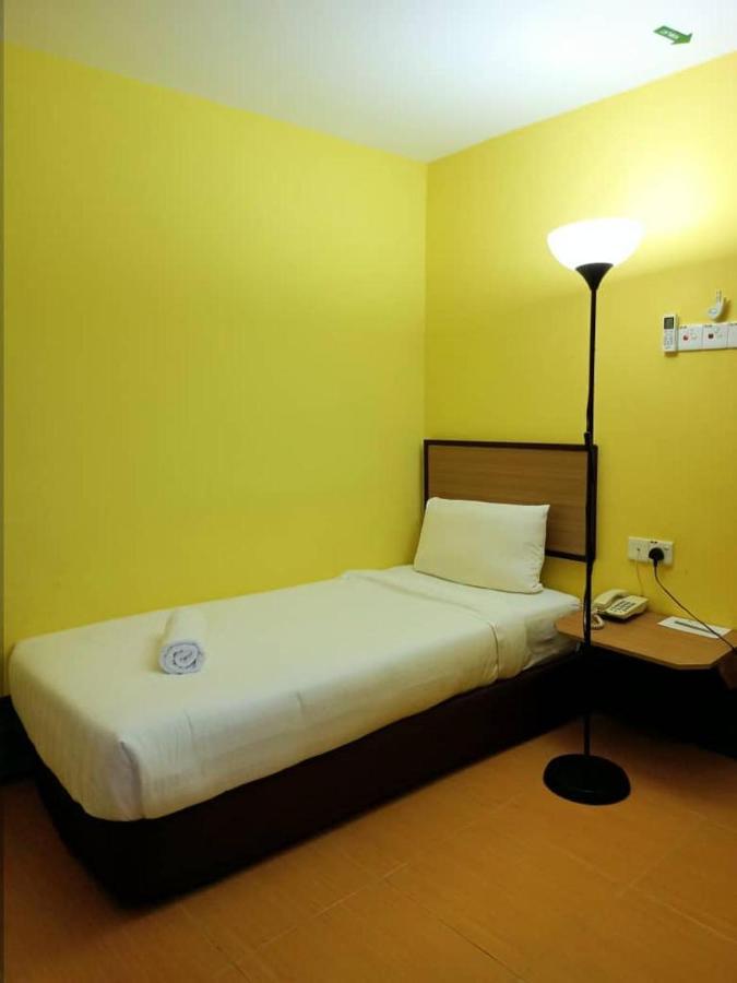Hotel Zamburger Airport Kota Bharu Kültér fotó
